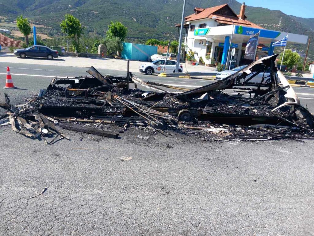 Λάρισα: Φωτιά ξέσπασε κοντά στα Τέμπη