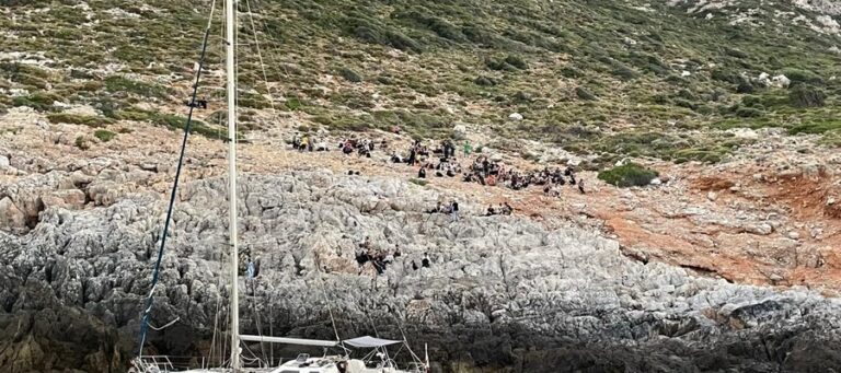 Λακωνία: 111 μετανάστες, μεταξύ τους 46 ανήλικοι, φιλοξενούνται στη Νεάπολη – Δυο συλλήψεις διακινητών