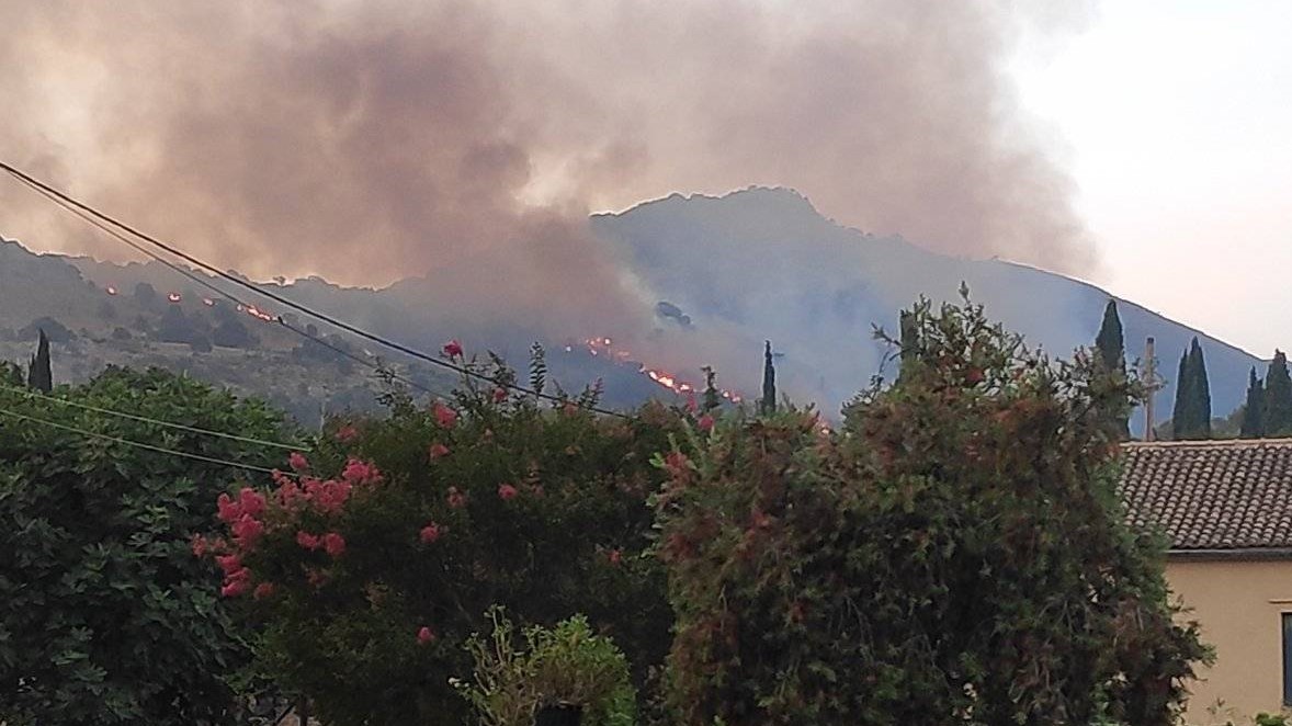 Φωτιά στην Κέρκυρα: Εντολή εκκένωσης για Λούτσες και Ημερολιά