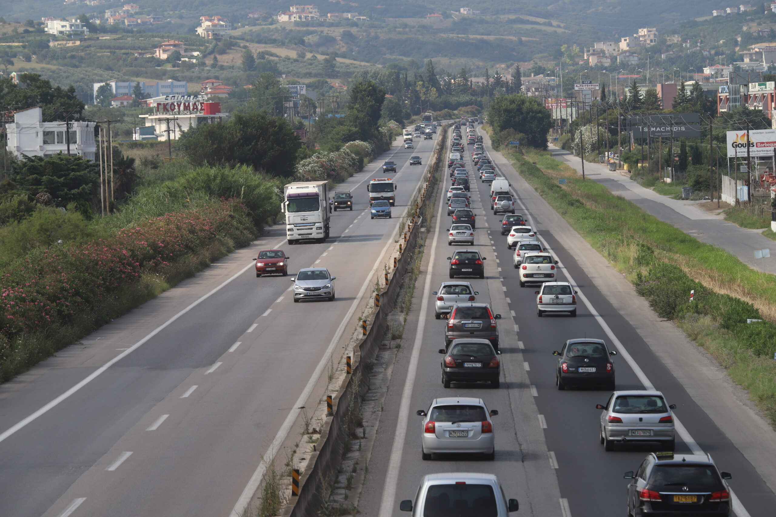 Θεσσαλονίκη: Κυκλοφοριακό κομφούζιο στον δρόμο για Χαλκιδική – Πού παρατηρούνται καθυστερήσεις