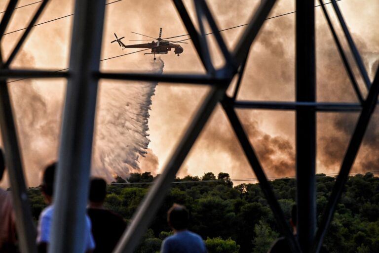 Φωτιές – Ελλάδα: Η Τουρκία στέλνει 2 πυροσβεστικά αεροσκάφη και 1 ελικόπτερο