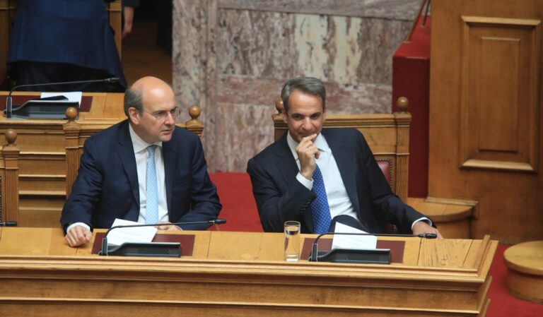 Σε εγρήγορση η κυβέρνηση ενόψει  προγραμματικών δηλώσεων στη Βουλή και Σύνοδο του ΝΑΤΟ – Τα πρώτα νομοσχέδια που θα τεθούν προς ψήφιση