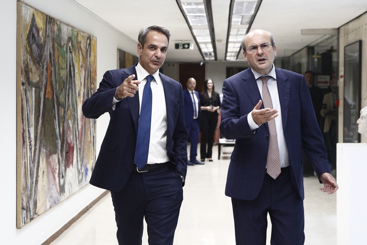 [362273] ΕΠΙΣΚΕΨΗ ΤΟΥ ΠΡΩΘΥΠΟΥΡΓΟΥ ΚΥΡΙΑΚΟΥ ΜΗΤΣΟΤΑΚΗ ΣΤΟ ΥΠΟΥΡΓΕΙΟ ΕΘΝΙΚΗΣ ΟΙΚΟΝΟΜΙΑΣ ΚΑΙ ΟΙΚΟΝΟΜΙΚΩΝ (ΣΩΤΗΡΗΣ ΔΗΜΗΤΡΟΠΟΥΛΟΣ/EUROKINISSI)