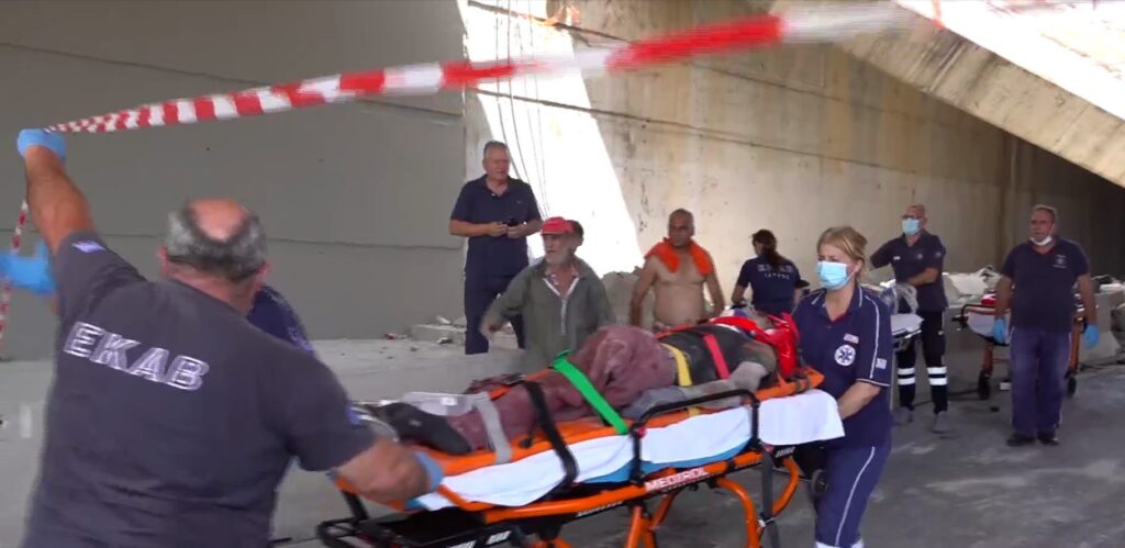 Κατάρρευση γέφυρας στην Πάτρα: Ένας νεκρός και δέκα τραυματίες (Live)