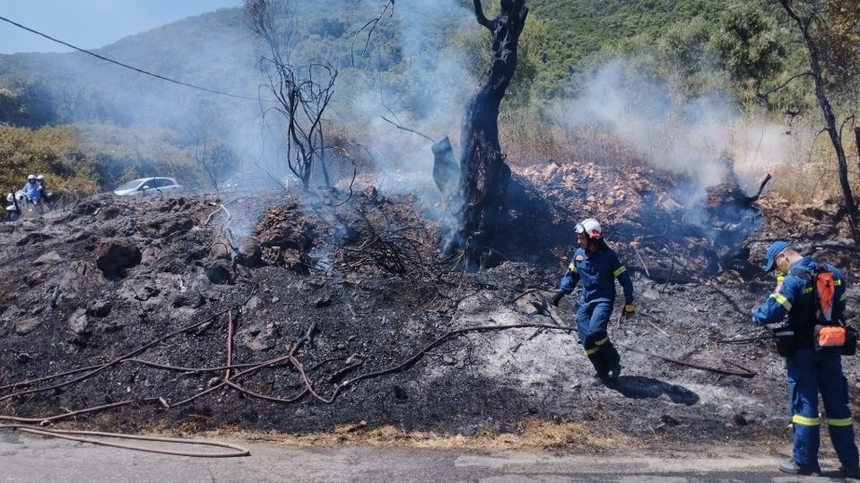 Κέρκυρα: Υπό έλεγχο η φωτιά στο Μπαρμπάτι