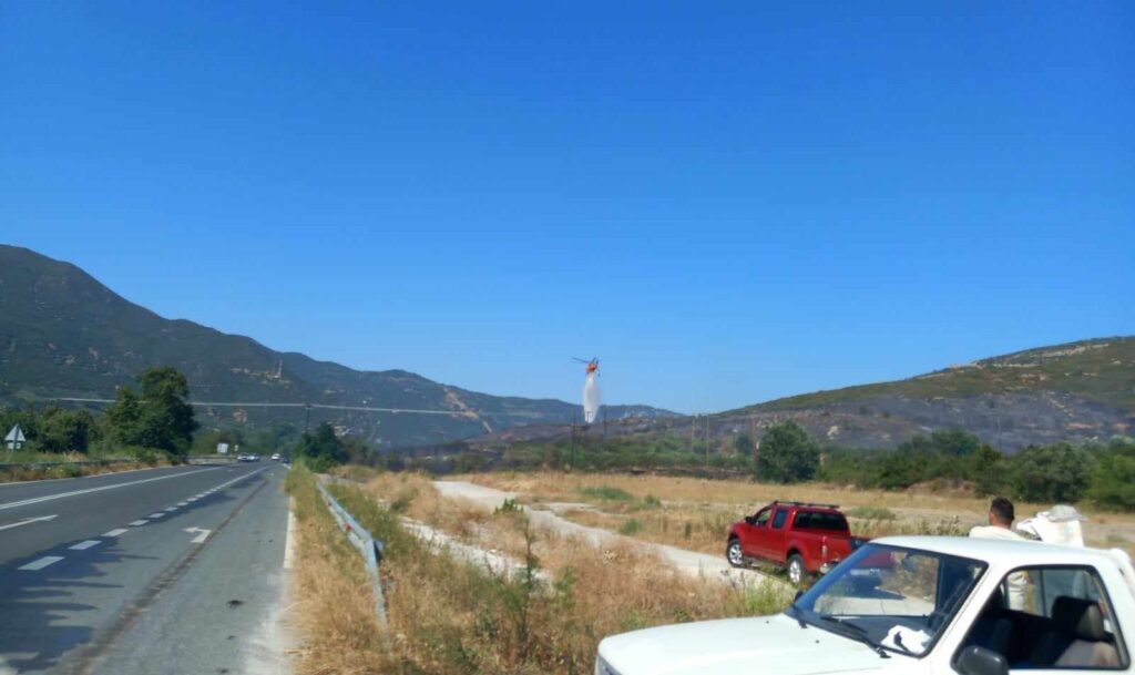 Λάρισα: Φωτιά ξέσπασε κοντά στα Τέμπη