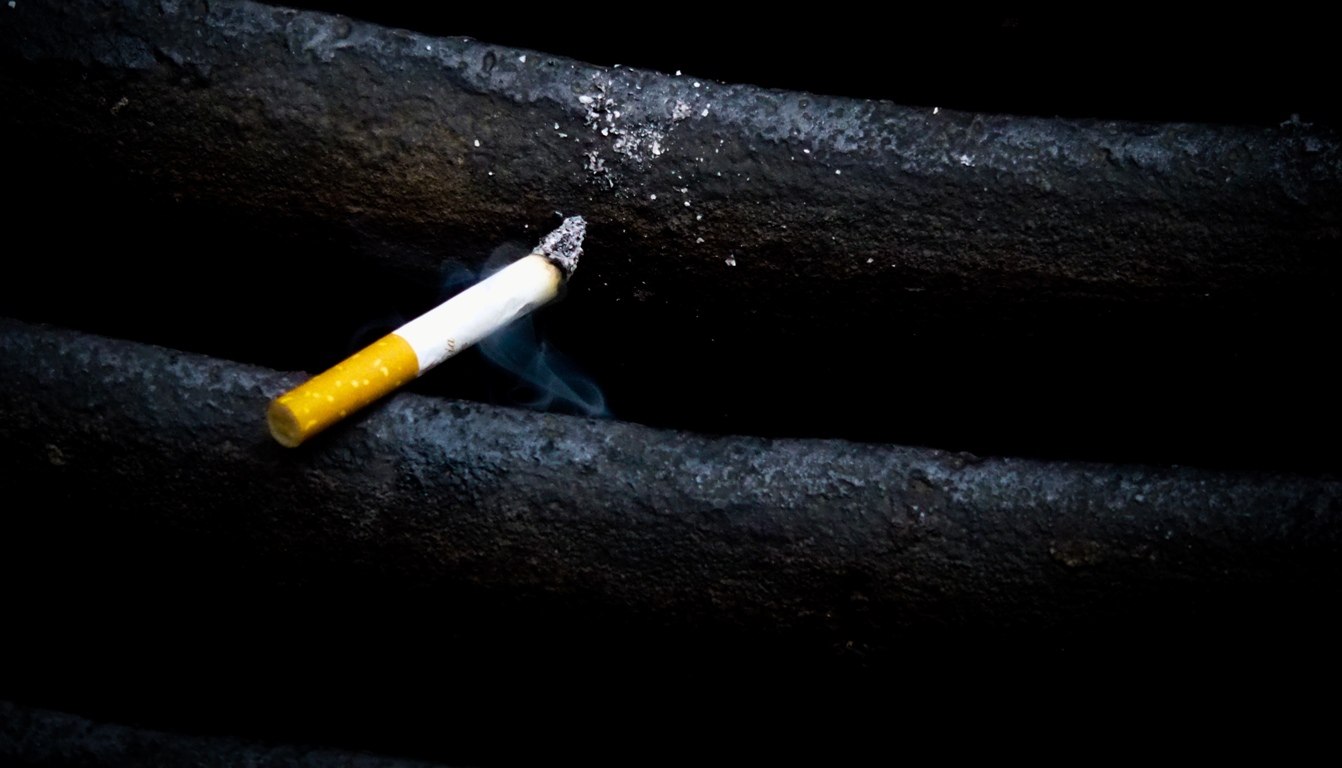 Θεσσαλονίκη: Άνδρας πέταξε αναμμένο τσιγάρο στο Σέιχ Σου – Του επιβλήθηκε διοικητικό πρόστιμο