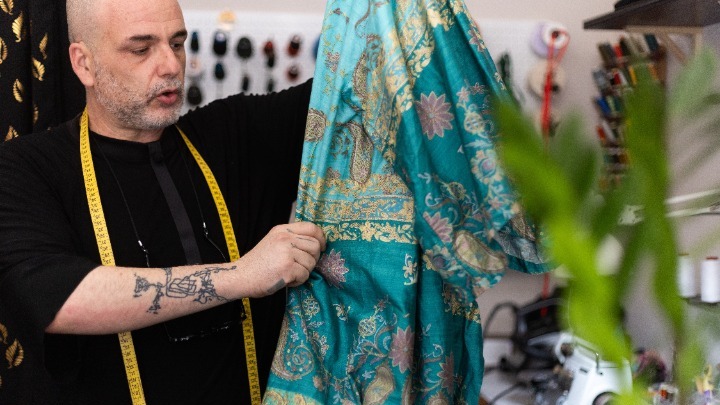 Ράβοντας ιαπωνικά κιμονό στην καρδιά της Θεσσαλονίκης