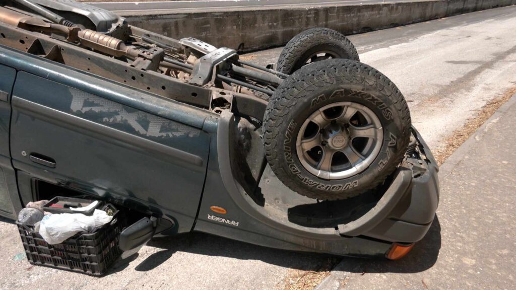 «Άγιο» είχαν οι επιβάτες οχήματος  που αναποδογύρισε στα Χανιά – Ο οδηγός κοιμήθηκε στο τιμόνι
