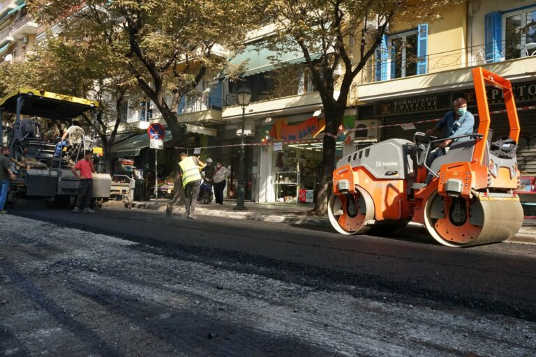 Θεσσαλονίκη: Διακόπτονται οι εργασίες ασφαλτόστρωσης στην Λαμπράκη λόγω καύσωνα