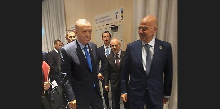 Συνάντηση Ν. Δένδια με τον Τ. Ερντογάν, στο πλαίσιο της συνόδου κορυφής του ΝΑΤΟ
