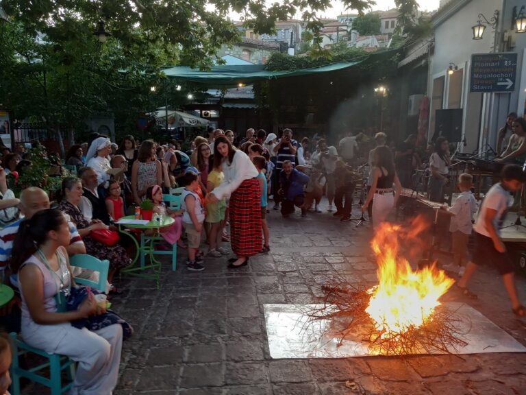 Λέσβος: Αναβίωσαν “Κάψαλα” και “Κλήδονας” στην παραδοσιακή Αγιάσο