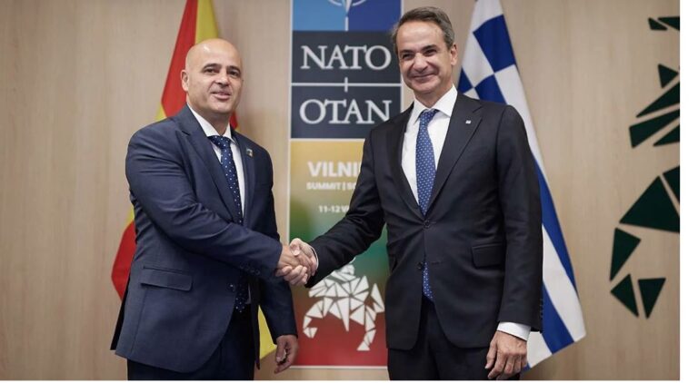 Συνάντηση Μητσοτάκη με τον πρωθυπουργό της Βόρειας Μακεδονίας στο Βίλνιους