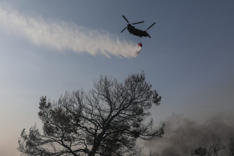 Πολεμική αεροπορία: Ξεπέρασαν τις 200 ώρες πτήσης τα πυροσβεστικά αεροσκάφη στην κατάσβεση των πυρκαγιών