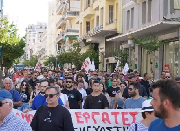 Πάτρα: Συγκέντρωση διαμαρτυρίας του Εργατικού Κέντρου για την κατάρρευση της γέφυρας