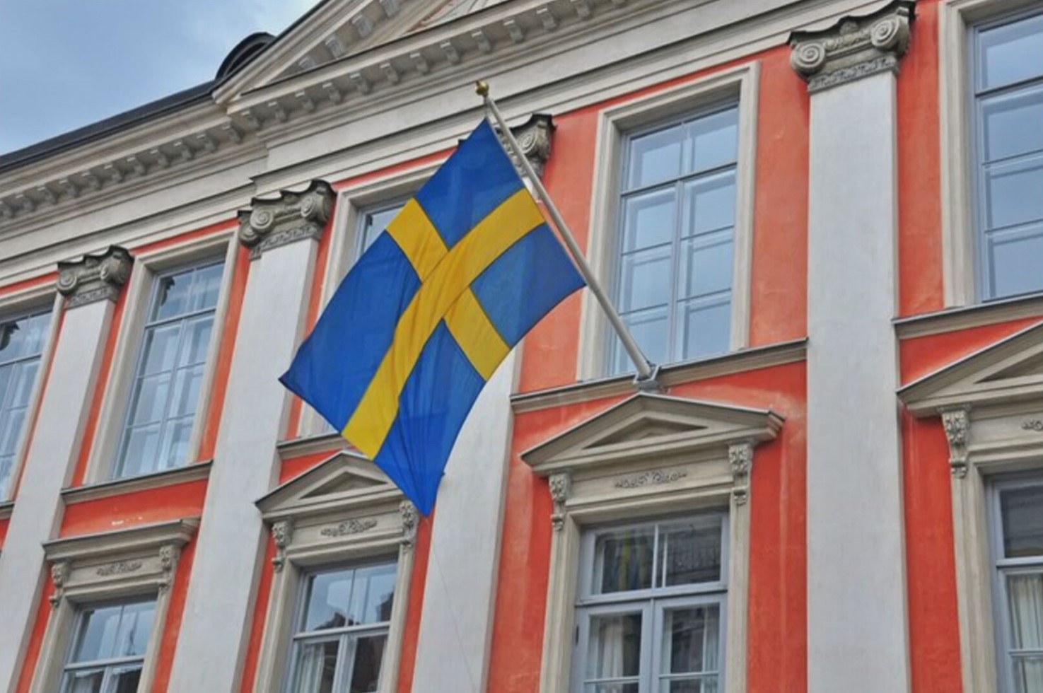 Δεν του χορηγήθηκε βίζα και άρχισε να πυροβολεί – Συνελήφθη ο δράστης της επίθεσης στο σουηδικό προξενείο στη Σμύρνη