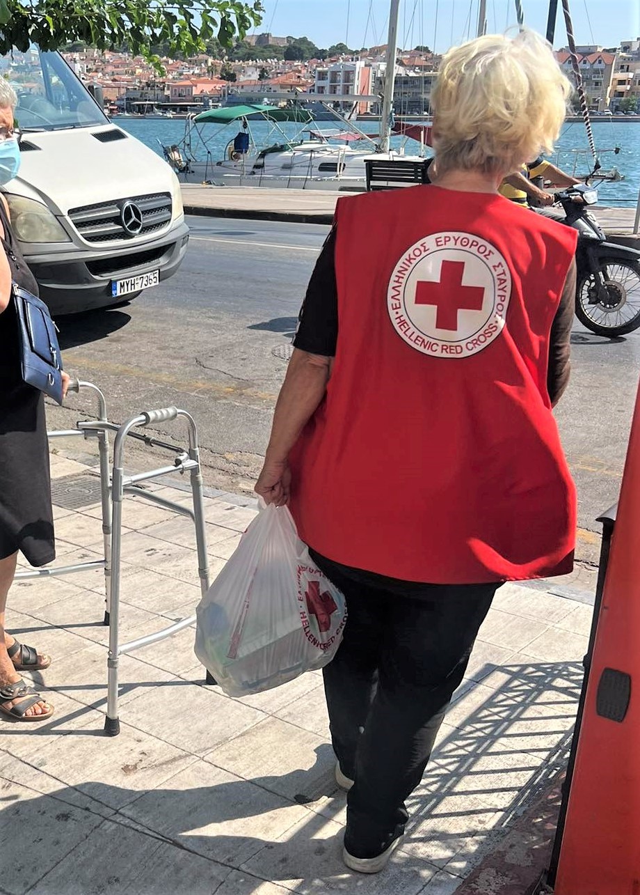 Λέσβος: “Το καλάθι της Αγάπης” σε 70 ευάλωτες οικογένειες από τον Ερυθρό Σταυρό