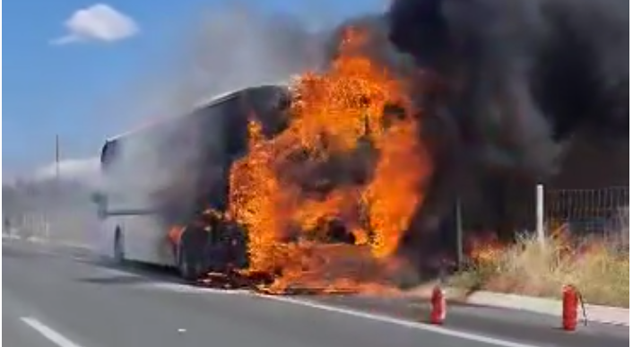 Πυρκαγιά τα ξημερώματα σε λεωφορείο του ΚΤΕΛ στο 304 χλμ. της Εθν.Οδού Αθηνών-Θεσσαλονίκης