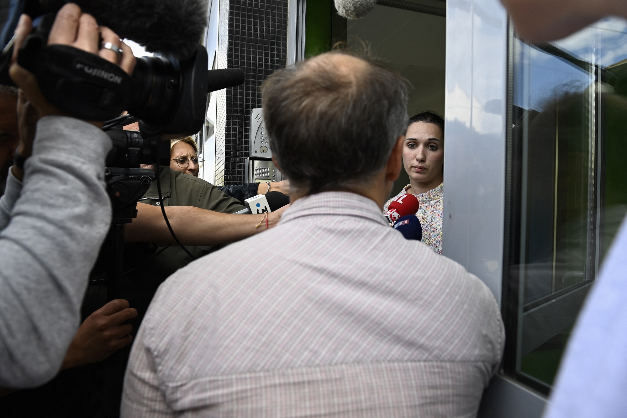 Γαλλία: Αμφιβολίες του εισαγγελέα για την εκδοχή της γυναίκας που λέει ότι ο σύζυγός της την κρατούσε φυλακισμένη επί 12 χρόνια