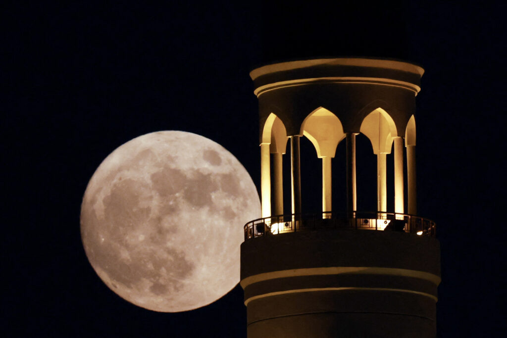 The 'blue moon' lit up the sky around the world – Mesmerizing images