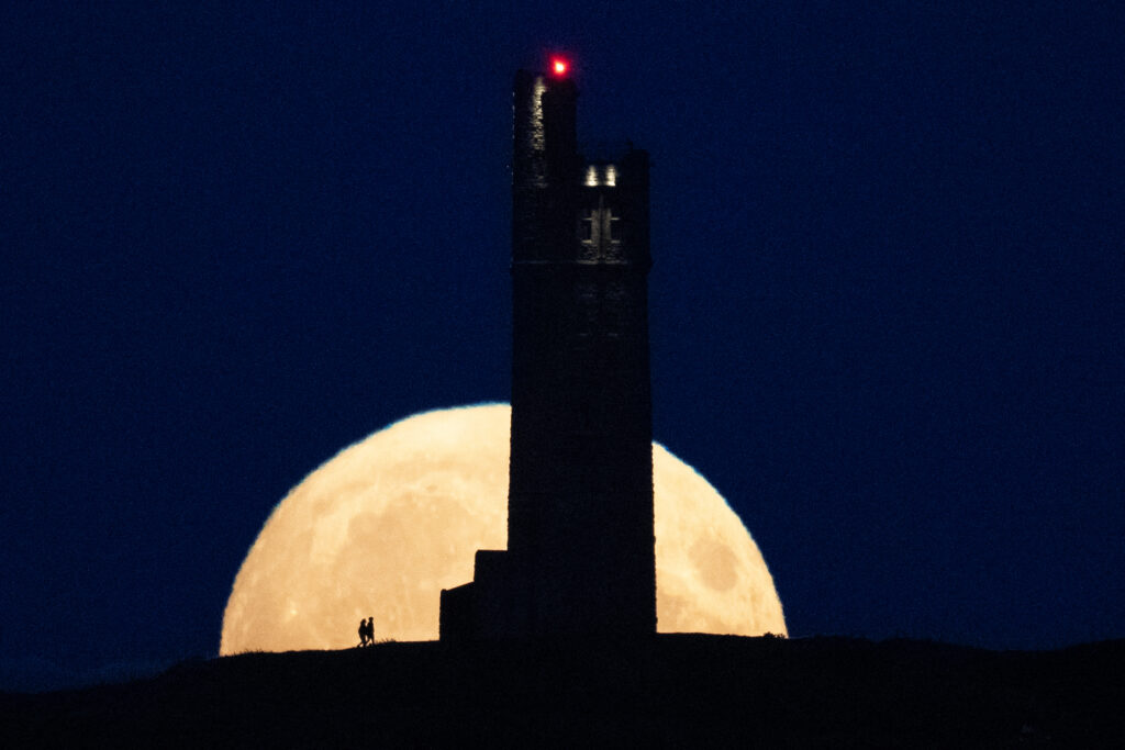 The 'blue moon' lit up the sky around the world – Mesmerizing images