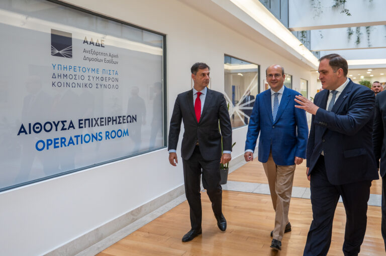 Κ. Χατζηδάκης: Το «αυτοκίνητο» της κυβέρνησης δεν έχει όπισθεν στο θέμα της φοροδιαφυγής