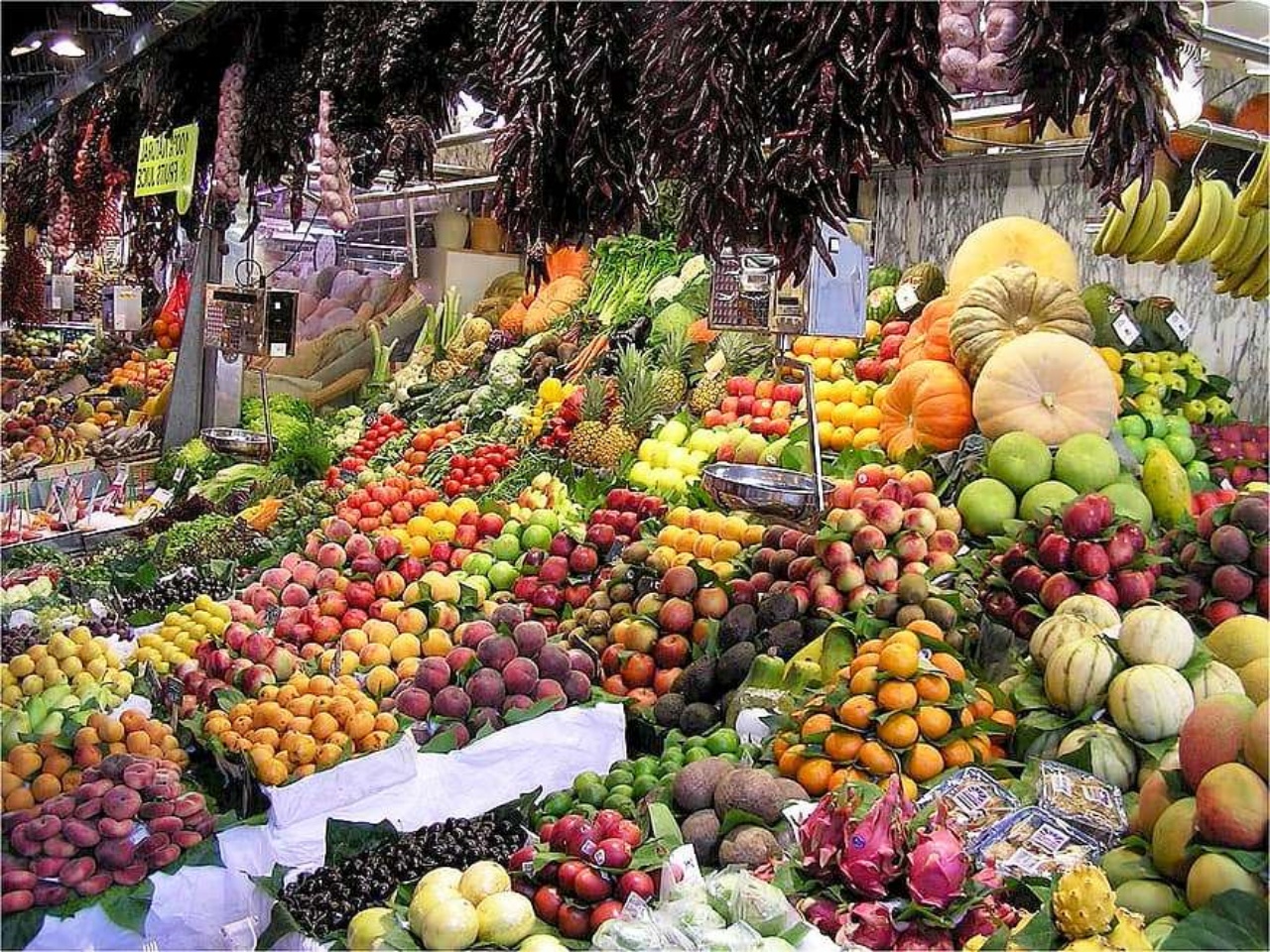 1-farmers-market-fruits-