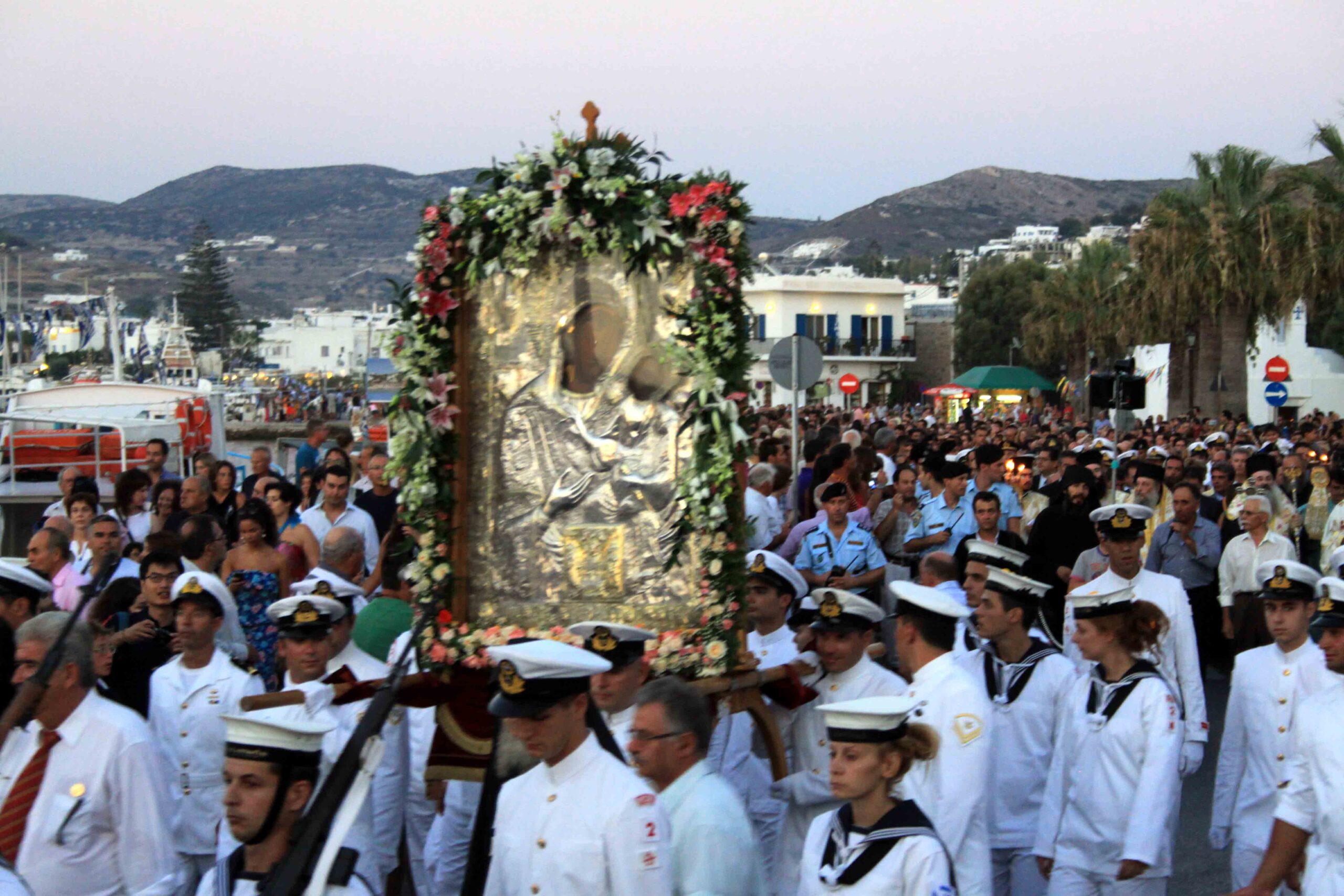 Δεκαπενταύγουστος: Κατάνυξη και έθιμα από γωνιές της Ελλάδας