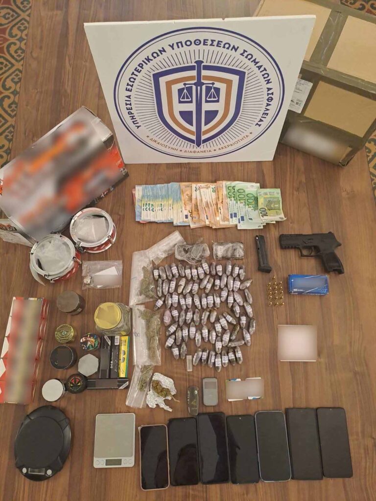 Αστυνομικός τέθηκε σε διαθεσιμότητα – Φέρεται να ήταν μέλος οργάνωσης που διακινούσε ναρκωτικά στην Αττική
