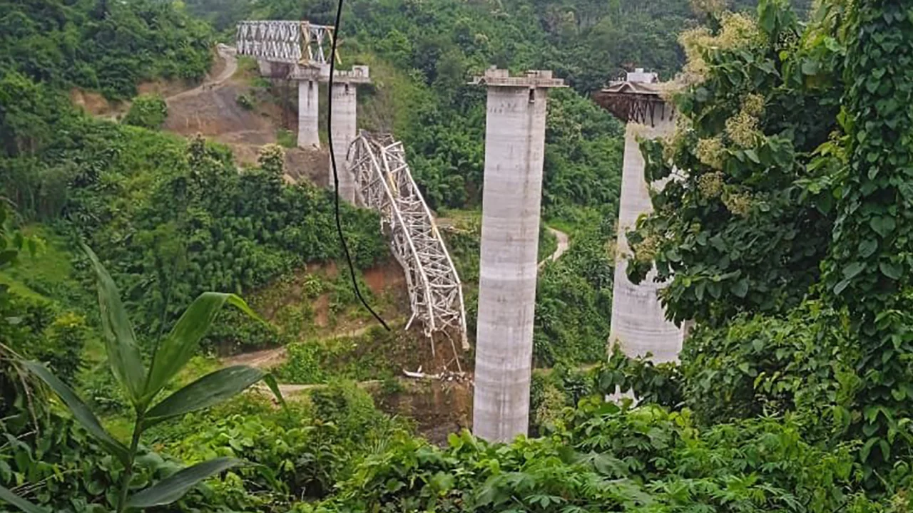 230823090609-india-bridge-collapse-082323