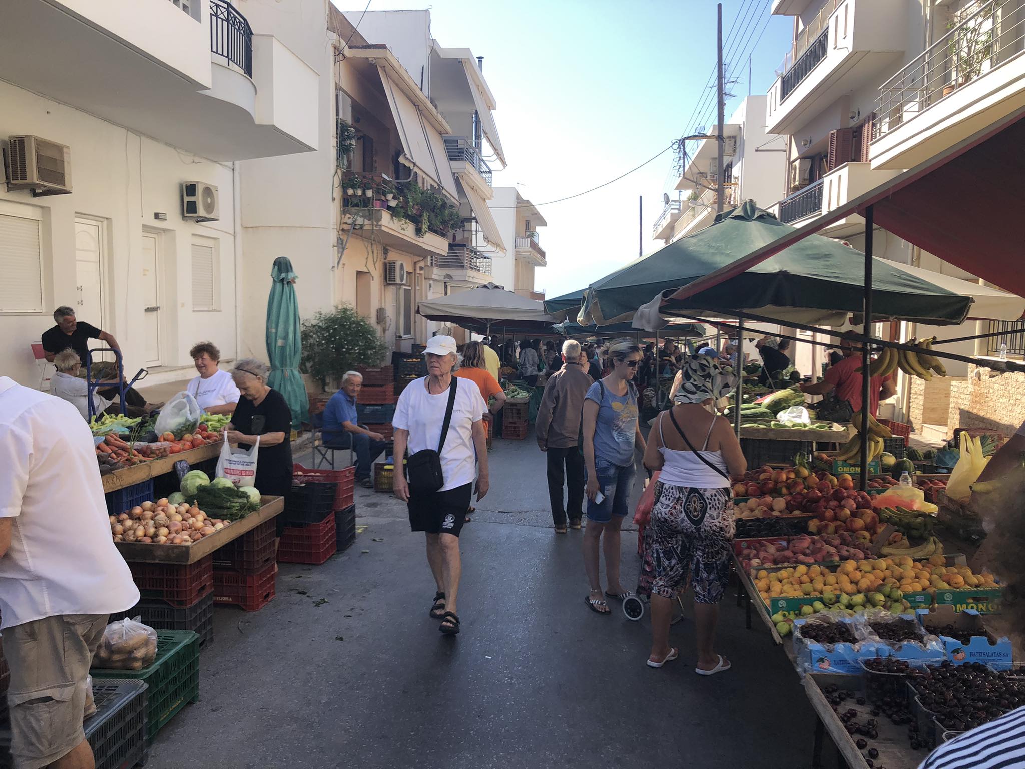 Κρήτη: Κανονικά παρά την μεταφορά της λειτούργησε η λαική αγορά στον Αγ. Νικόλαο (φωτό-βίντεο)