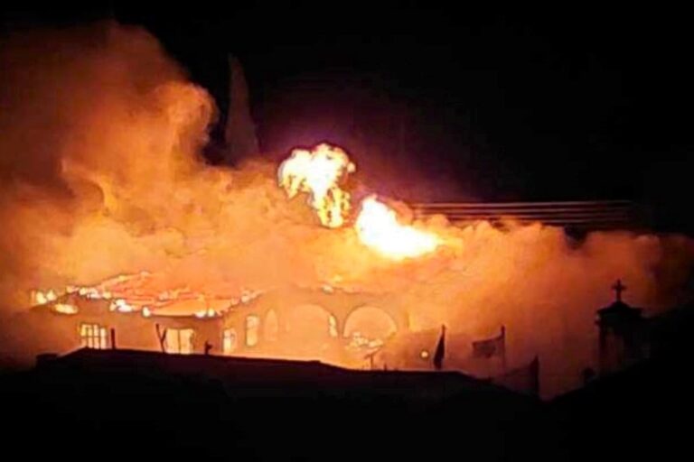 Αρκαδία: Υπό έλεγχο η πυρκαγιά στο μοναστήρι της Παναγίας – Προκάλεσε ζημιές στη Μονή