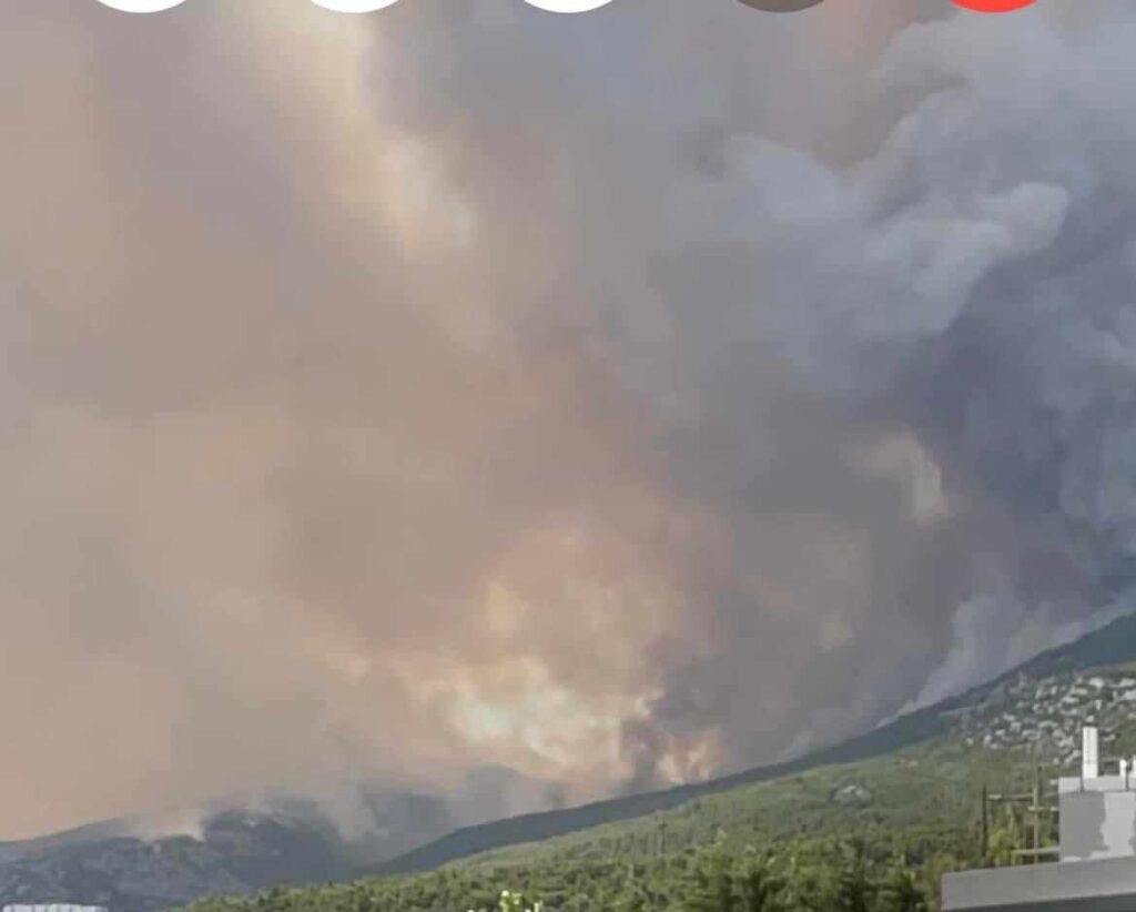 Δραματικές ώρες στην Πάρνηθα: Στον Εθνικό Δρυμό η φωτιά