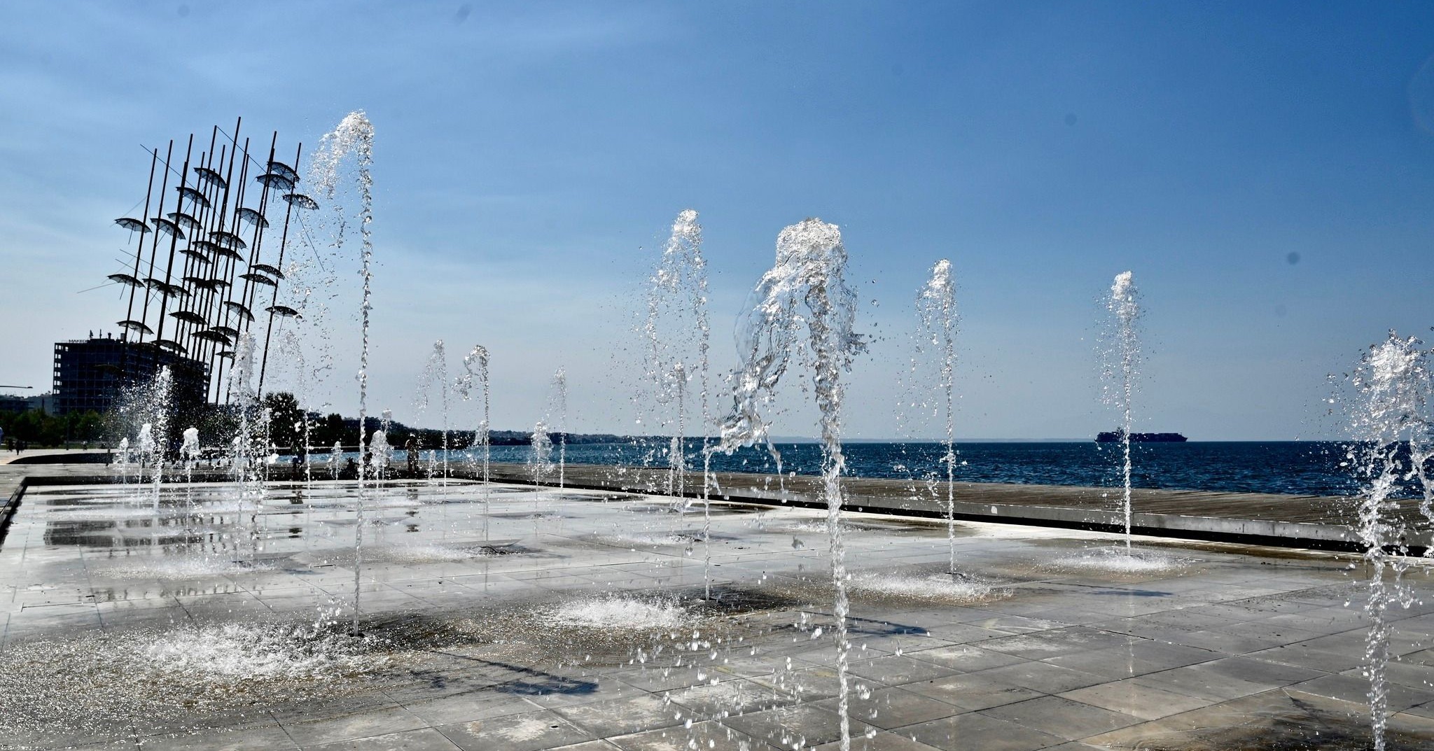 Θεσσαλονίκη: Σε δοκιμαστική λειτουργία τα σιντριβάνια στις «Ομπρέλες» του Ζογγολόπουλου