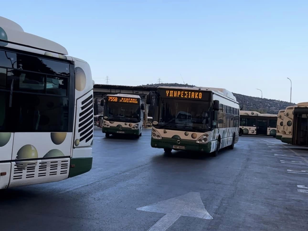 Προληπτική απομάκρυνση 161 λεωφορείων φυσικού αερίου από το αμαξοστάσιο των Άνω Λιοσίων, λόγω του πύρινου μετώπου