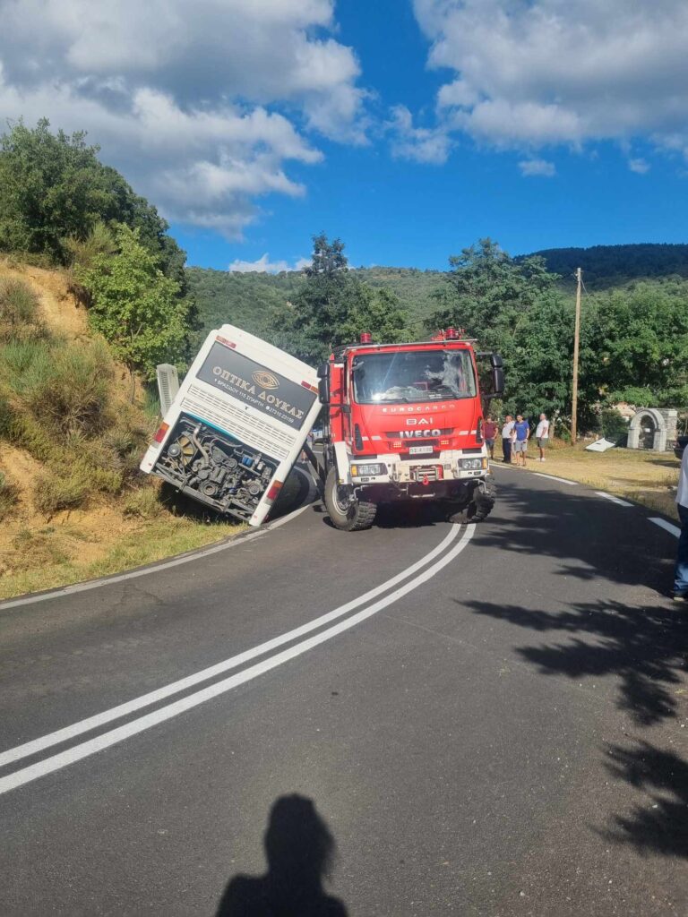 Σπάρτη: Λεωφορείο έπεσε σε χαντάκι