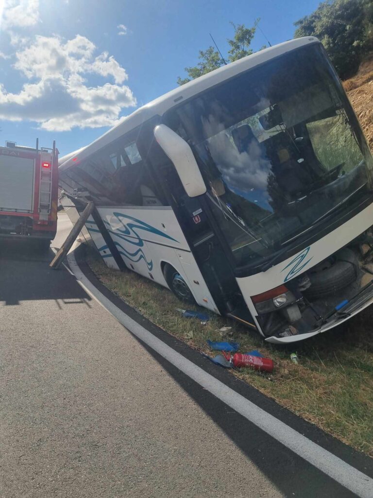 Σπάρτη: Λεωφορείο έπεσε σε χαντάκι