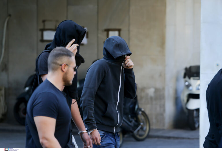 Νέα Φιλαδέλφεια: Στην Ευελπίδων οι χούλιγκαν – Πληροφορίες ότι η δικογραφία θα αφορά κακουργήματα