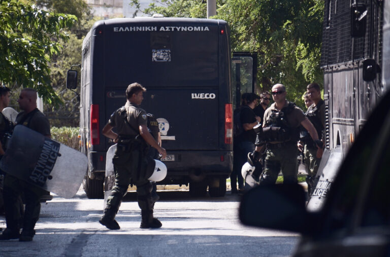 Νέα Φιλαδέλφεια: Προφυλακιστέοι δώδεκα κατηγορούμενοι για τις αιματηρές συμπλοκές – Δέκα οι Κροάτες