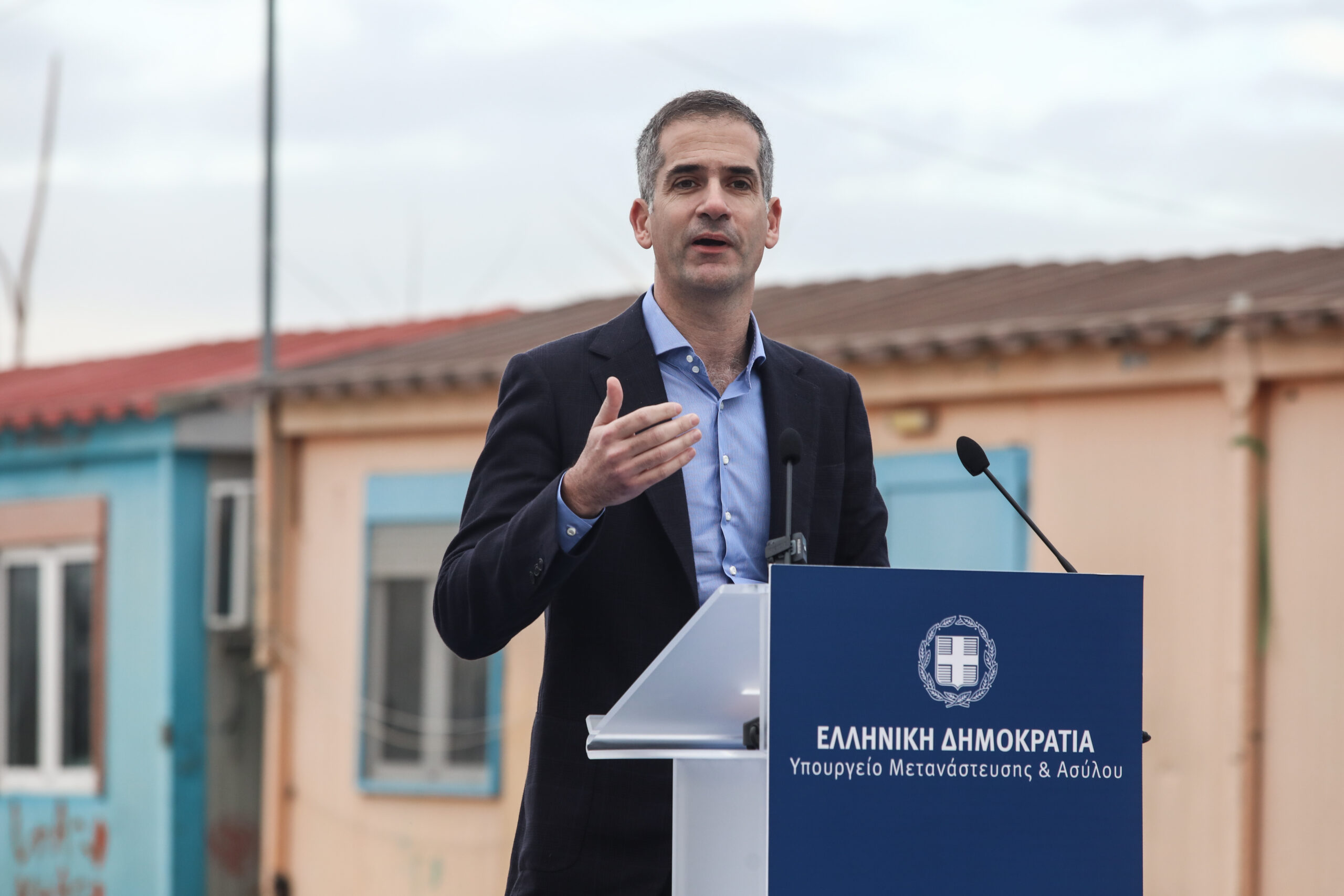 [357668] ΤΕΛΕΤΗ ΠΑΡΑΔΟΣΗΣ - ΠΑΡΑΛΑΒΗΣ ΑΝΑΜΕΣΑ ΣΤΟ ΥΠ. ΜΕΤΑΝΑΣΤΕΥΣΗΣ ΚΑΙ ΑΣΥΛΟΥ ΜΕ ΤΟΝ ΔΗΜΟ ΑΘΗΝΑΙΩΝ ΓΙΑ ΤΗΝ ΔΟΜΗ ΤΟΥ ΕΛΑΙΩΝΑ    (ΓΙΑΝΝΗΣ ΠΑΝΑΓΟΠΟΥΛΟΣ/EUROKINISSI)
