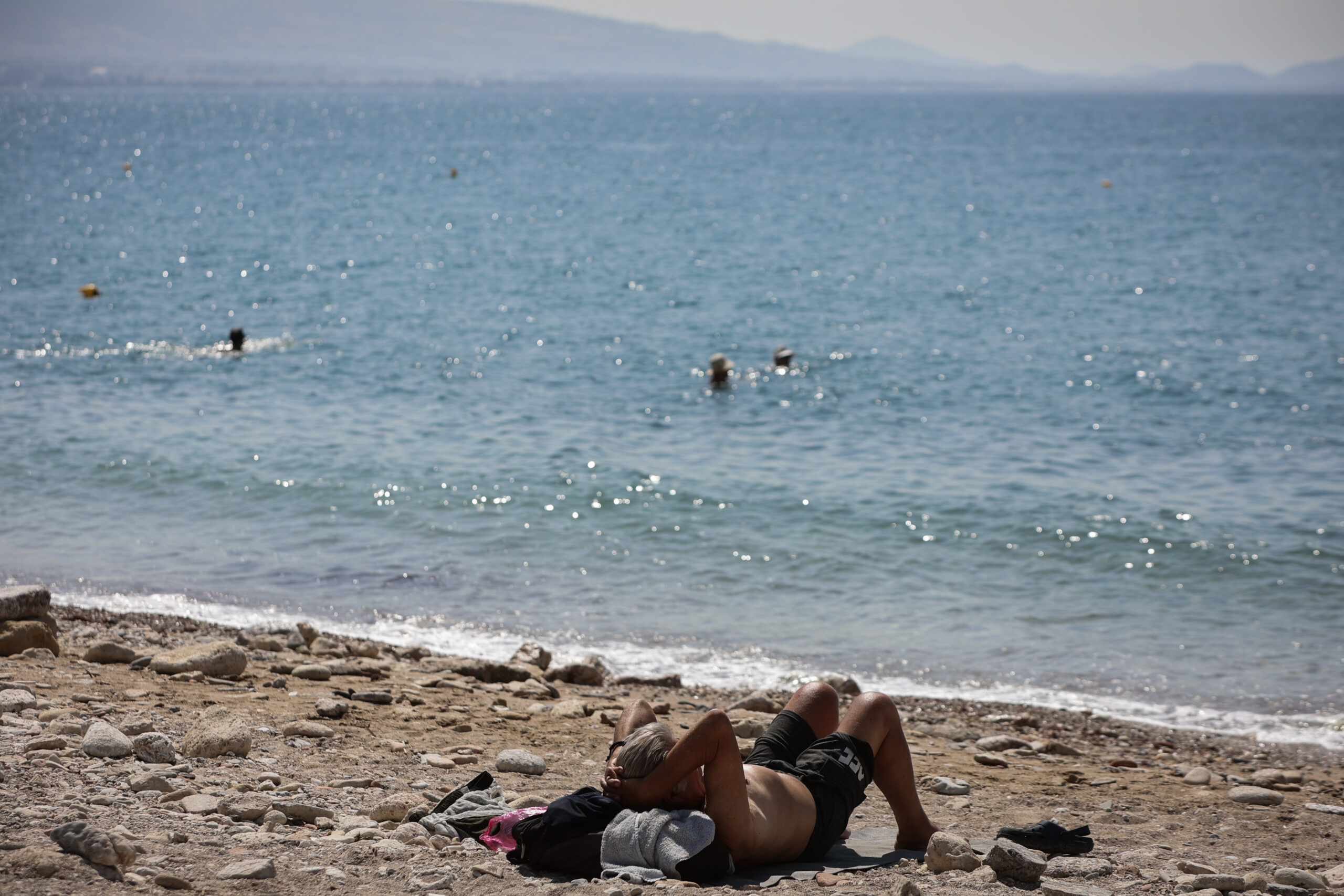 ΣΤΙΓΜΙΟΤΥΠΑ ΑΠΟ ΤΗΝ ΠΑΡΑΛΙΑ ΤΗΣ ΦΡΕΑΤΤΥΔΑΣ ΣΤΟΝ ΠΕΙΡΑΙΑ (EUROKINISSI/ΒΑΣΙΛΗΣ ΡΕΜΠΑΠΗΣ)