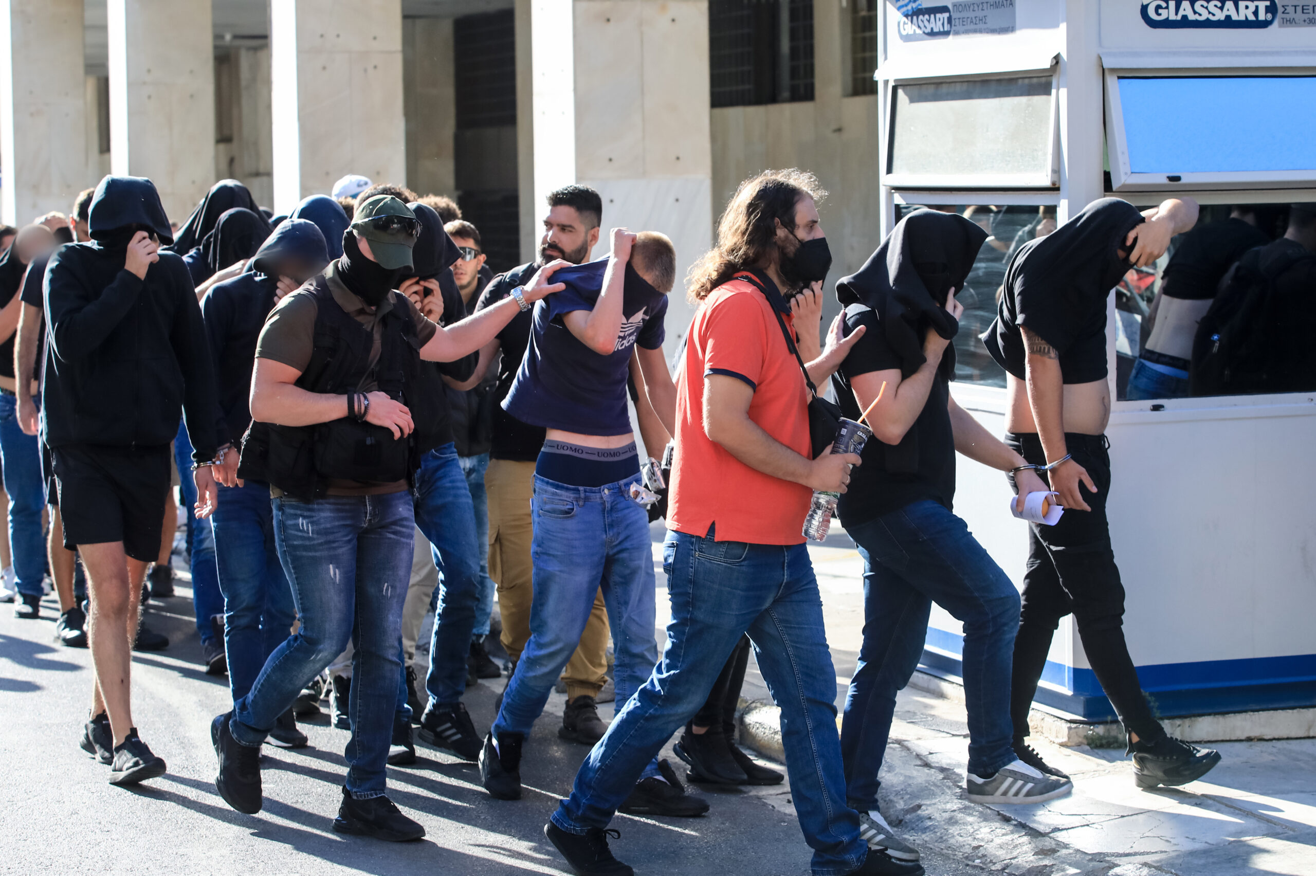 [362915]  ΑΠΟΛΟΓΙΕΣ ΣΤΟΥΣ ΑΝΑΚΡΙΤΕΣ ΤΩΝ ΣΥΛΛΗΦΘΕΝΤΩΝ ΓΙΑ ΤΗΝ ΔΟΛΟΦΟΝΙΑ ΤΟΥ 29ΧΡΟΝΟΥ ΚΑΙ ΤΑ ΕΠΕΙΣΟΔΙΑ ΣΤΗ ΝΕΑ ΦΙΛΑΔΕΛΦΕΙΑ (ΓΙΑΝΝΗΣ ΠΑΝΑΓΟΠΟΥΛΟΣ / EUROKINISSI)