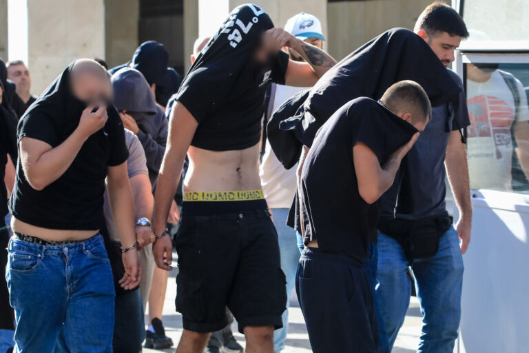 Νέα Φιλαδέλφεια: Απολογούνται οι τελευταίοι 34 κατηγορούμενοι για τα αιματηρά επεισόδια