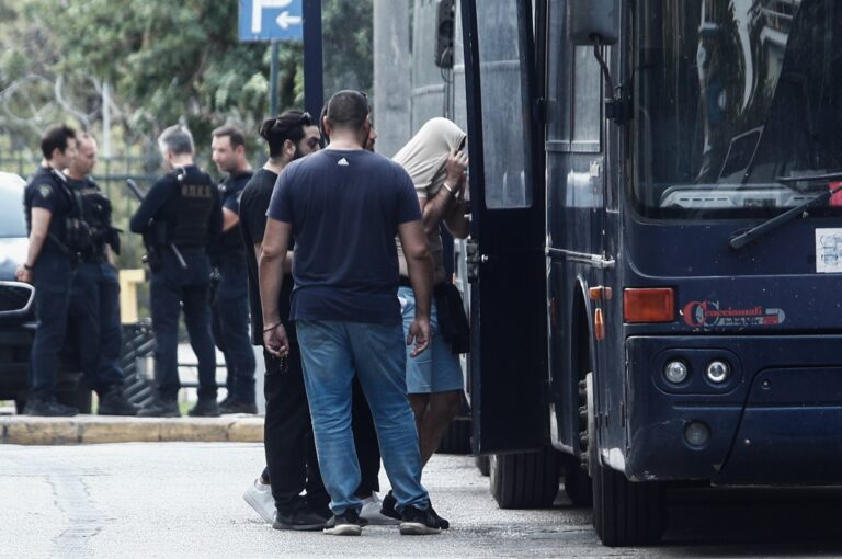 Νέα Φιλαδέλφεια: Συνελήφθη Έλληνας οπαδός μετά την έκδοση εντάλματος σύλληψης – Σε εξέλιξη κατ’ οίκον έρευνα