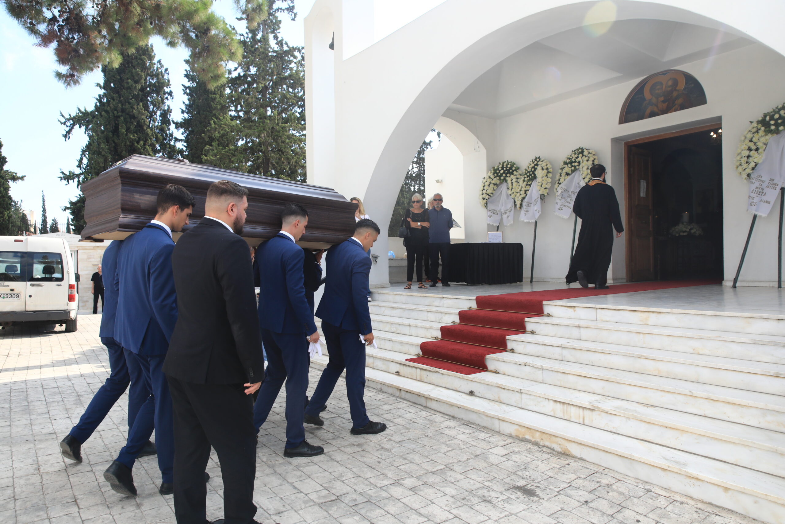 Λιζέτα Νικολάου: Σε κλίμα οδύνης η κηδεία της στο Παλαιό Φάληρο