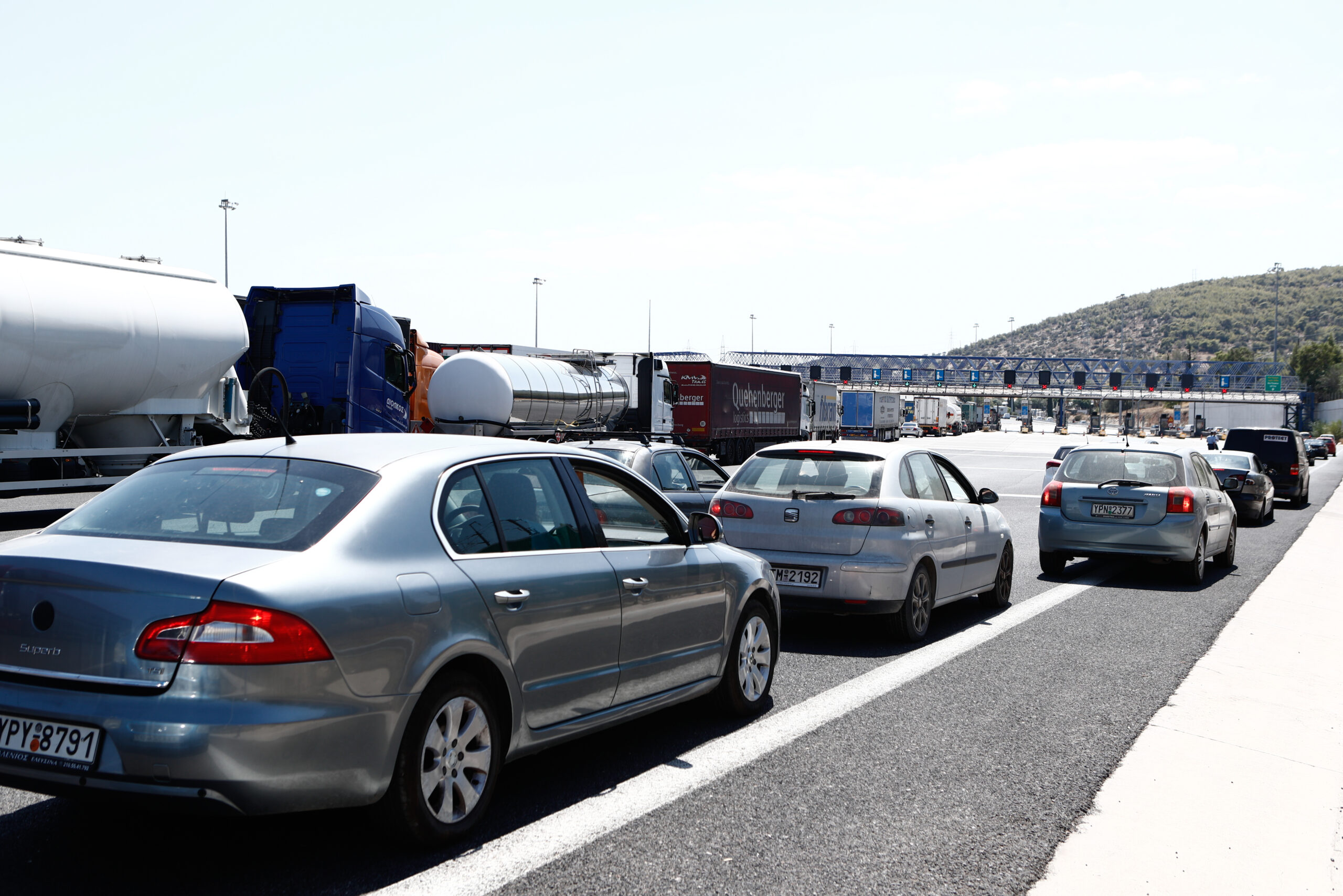 ΔΙΟΔΙΑ ΕΛΕΥΣΙΝΑΣ ΣΥΜΦΟΡΗΣΗ ΛΟΓΩ ΤΗΣ ΦΩΤΙΑΣ ΣΕ ΒΥΤΙΟΦΟΡΟ ΜΕ ΓΚΑΖΙ ΣΤΗ ΛΕΩΦΟΡΟ ΑΘΗΝΩΝ- ΚΟΡΥΝΘΟΥ (ΣΩΤΗΡΗΑΣ ΔΗΜΗΤΡΟΠΟΥΛΟΣ/ EUROKINISSI)