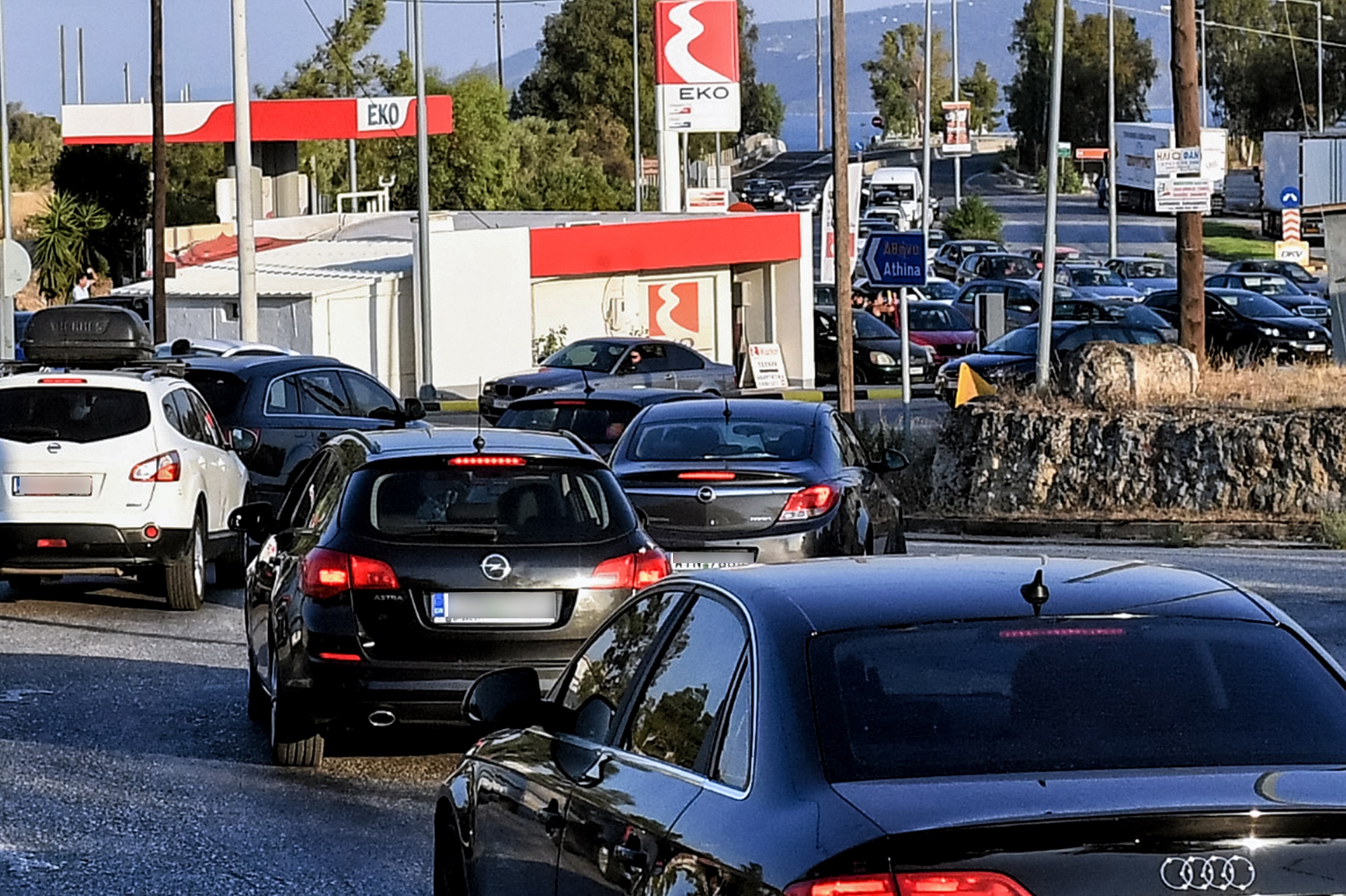 ΦΩΤΙΑ ΣΕ ΒΥΤΙΟΦΟΡΟ ΜΕ ΥΓΡΑΕΡΙΟ ΣΤΗ ΚΑΚΙΑ ΣΚΑΛΑ. ΚΛΕΙΣΤΗ Η ΑΘΗΝΩΝ - ΚΟΡΙΝΘΟΥ