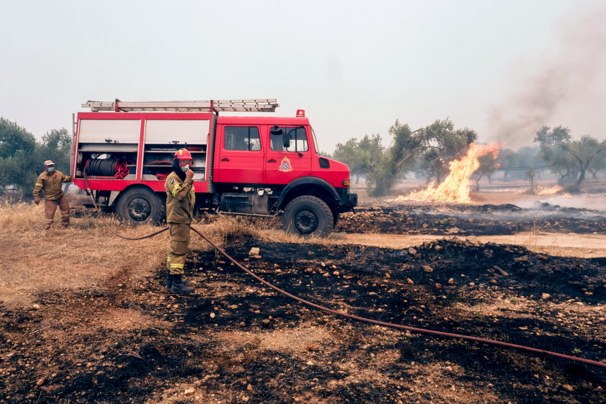 Φωτιά στην Εύβοια: Συνεχίζεται η μάχη στα Ψαχνά