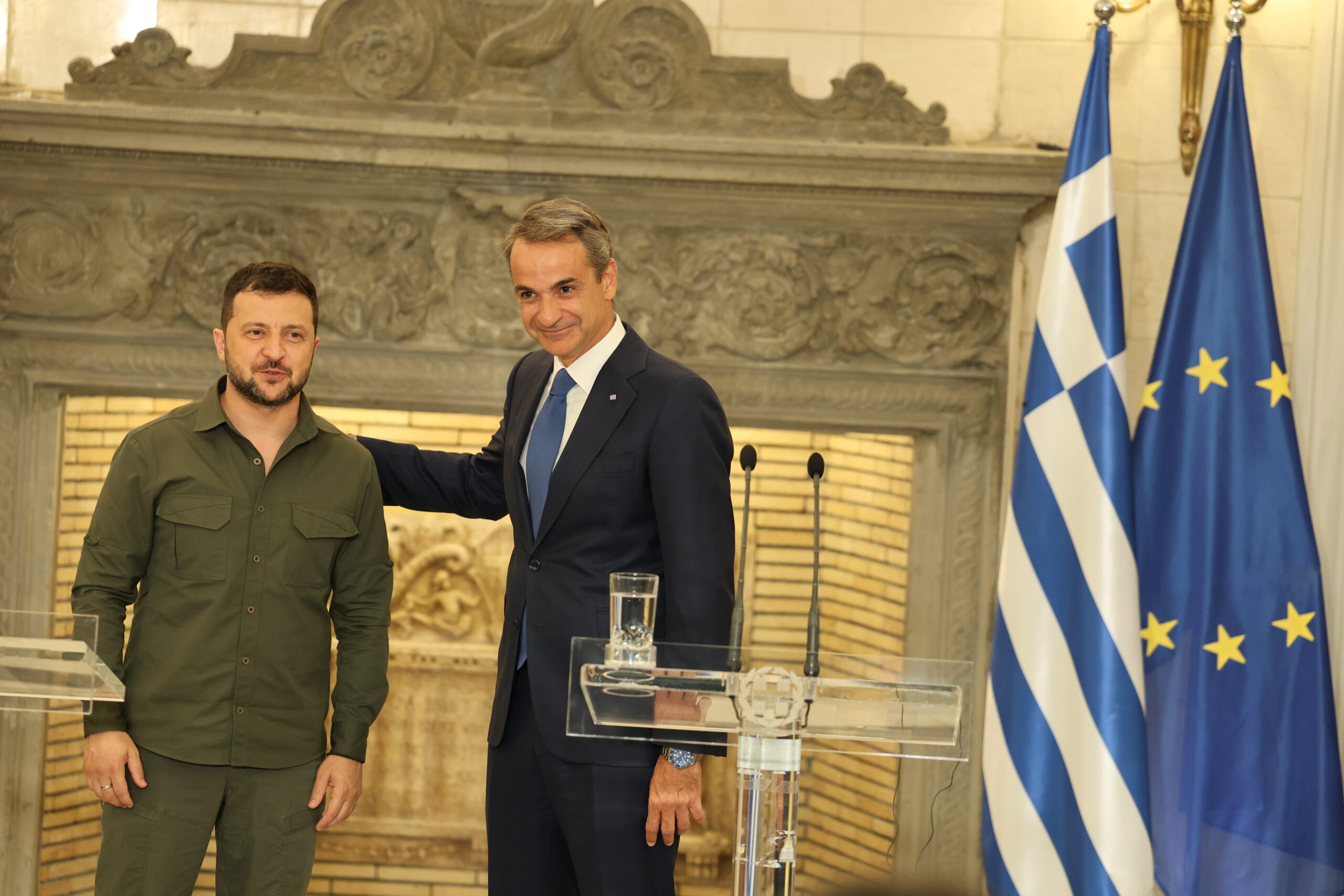[363044] ΣΥΝΑΝΤΗΣΗ ΤΟΥ ΠΡΩΘΥΠΟΥΡΓΟΥ ΚΥΡΙΑΚΟΥ ΜΗΤΣΟΤΑΚΗ ΜΕ ΤΟΝ ΠΡΟΕΔΡΟ ΤΗΣ ΟΥΚΡΑΝΙΑΣ ΒΟΛΟΝΤΙΜΙΡ ΖΕΛΕΝΣΚΙ (ΓΙΩΡΓΟΣ ΚΟΝΤΑΡΙΝΗΣ / EUROKINISSI)