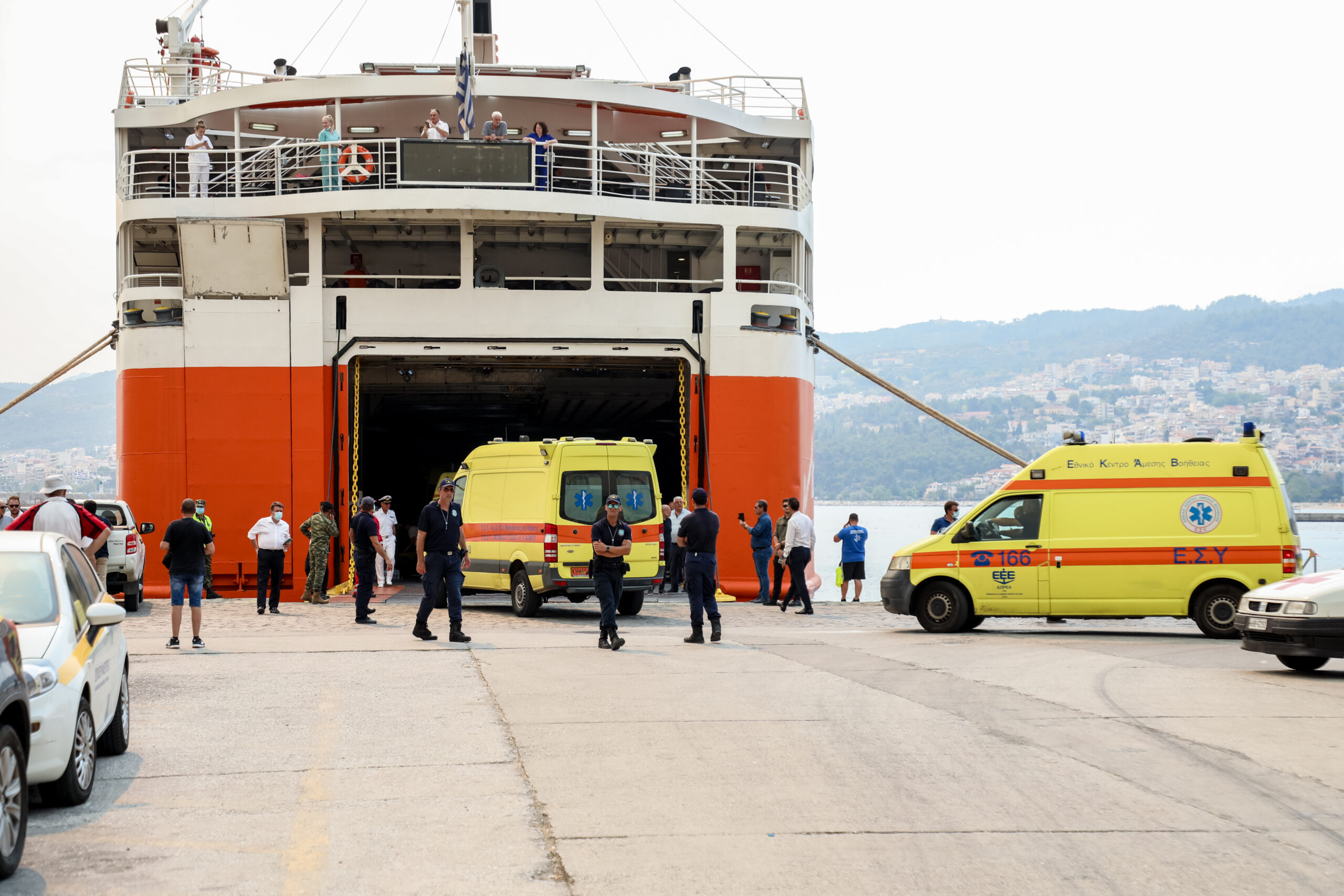 Φωτιά στην Αλεξανδρούπολη: Σε πλωτό νοσοκομείο μετατράπηκε το πλοίο «Αδ. Κοραής» – Περιστατικά σε Καβάλα και Θεσσαλονίκη